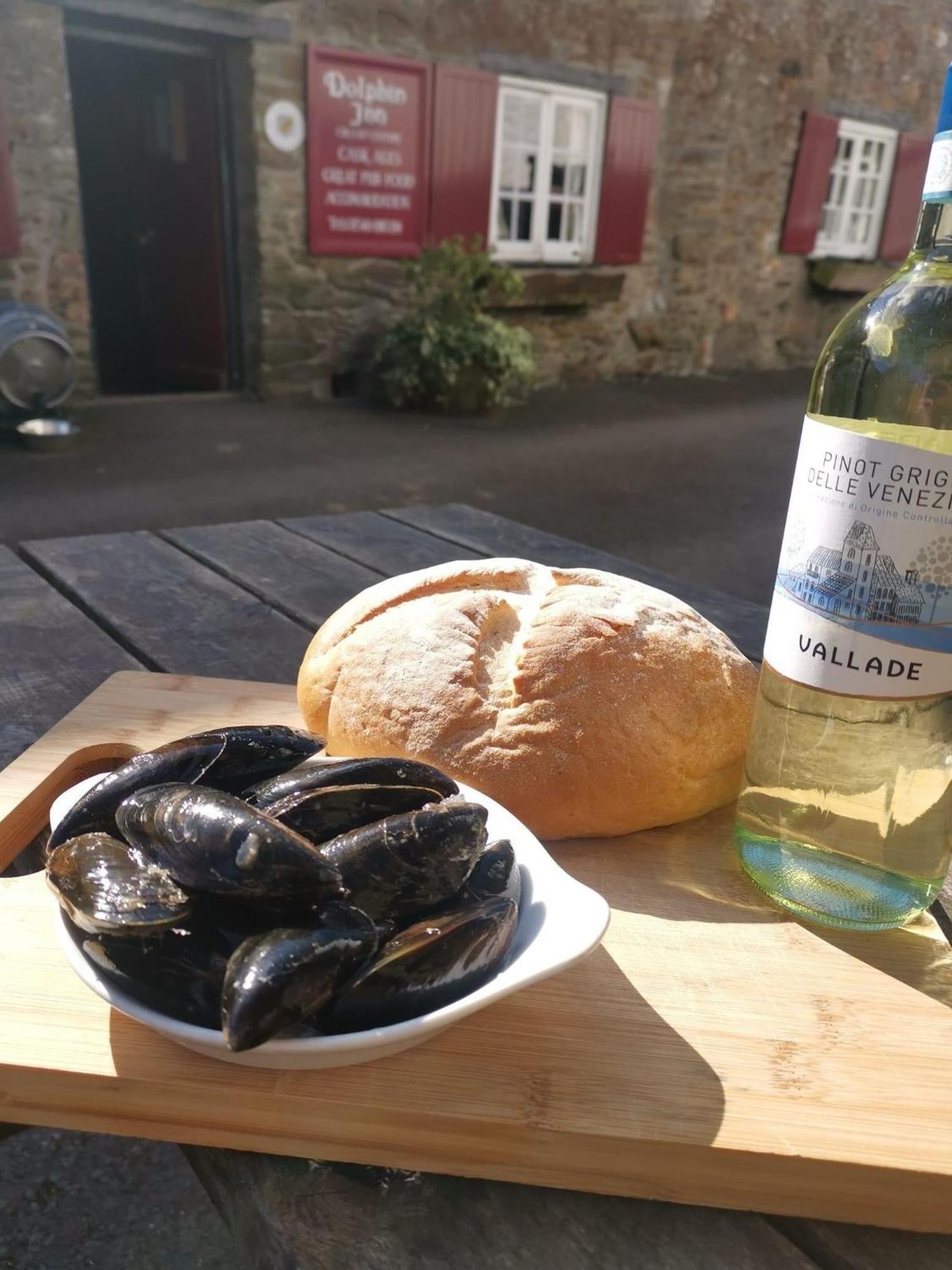 The Dolphin Inn Kingsbridge  Ruang foto